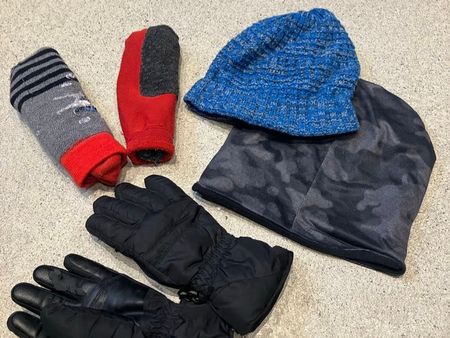Winter Set Socken 31-34, 2 Mützen, Handschuhe