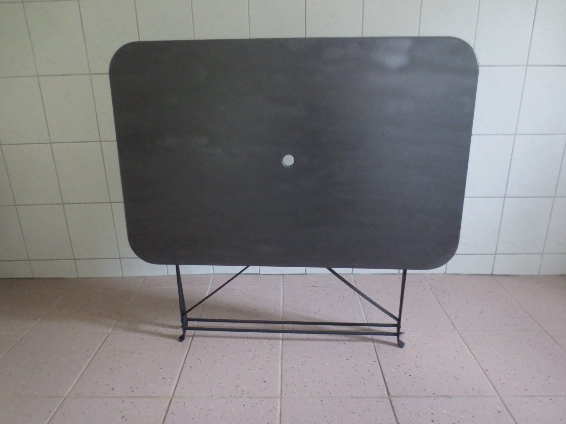 Tables: alter Metalltisch, klappbar – D'occasion à Horgen par hkek01 1
