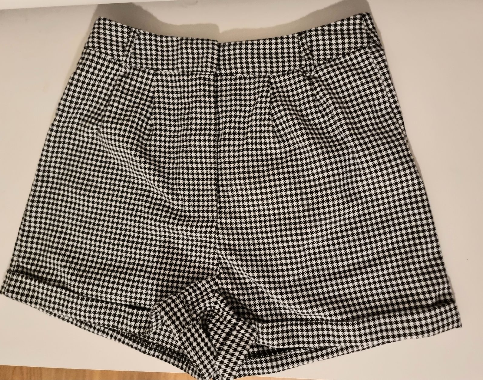 Pantaloni: Karo shorts gr.M – Nuovo (secondo la descrizione) da Altstätten SG venduto da melii._.98