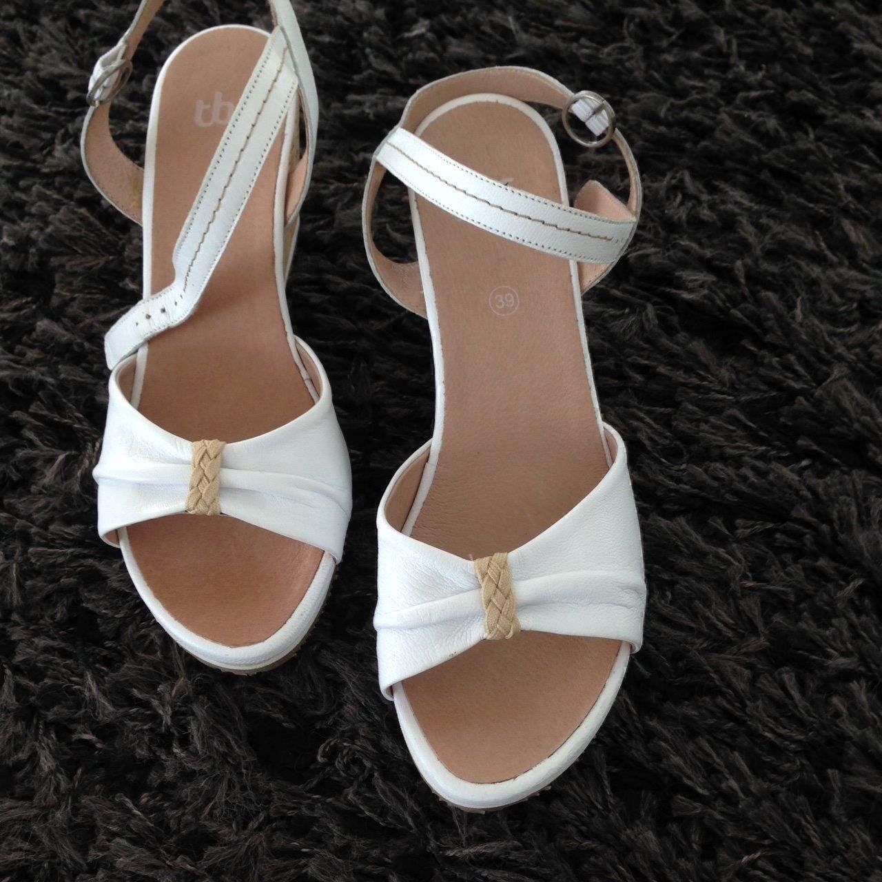 Scarpe da donna: Schuh Sandalen, weiss/beige 39 Leder – Nuovo (secondo la descrizione) da Glattpark (Opfikon) venduto da Pangie