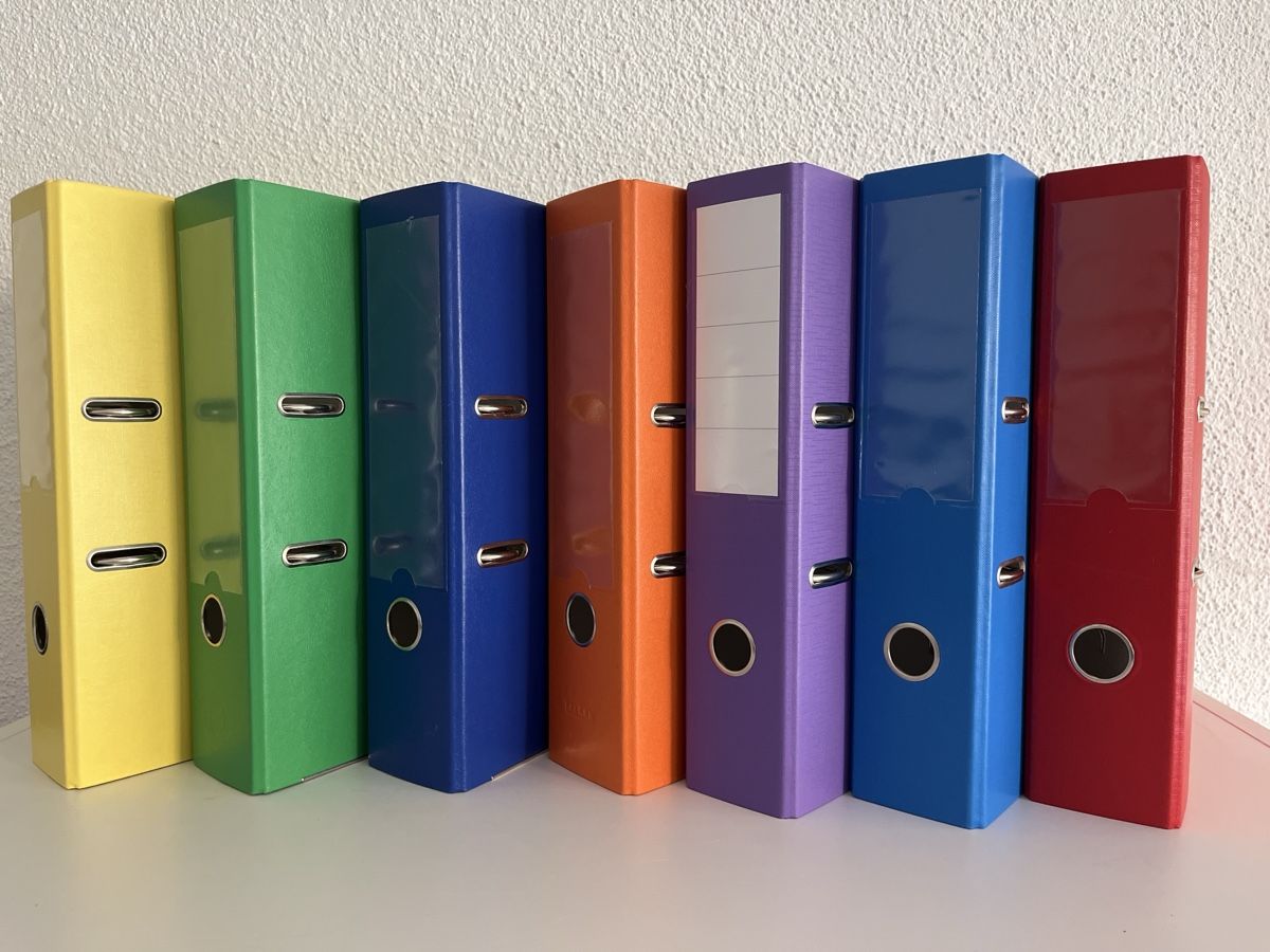 Ordner: Ordner Set 7 Stk. bunt gebraucht – Gebraucht aus Uster von Kannabie 1