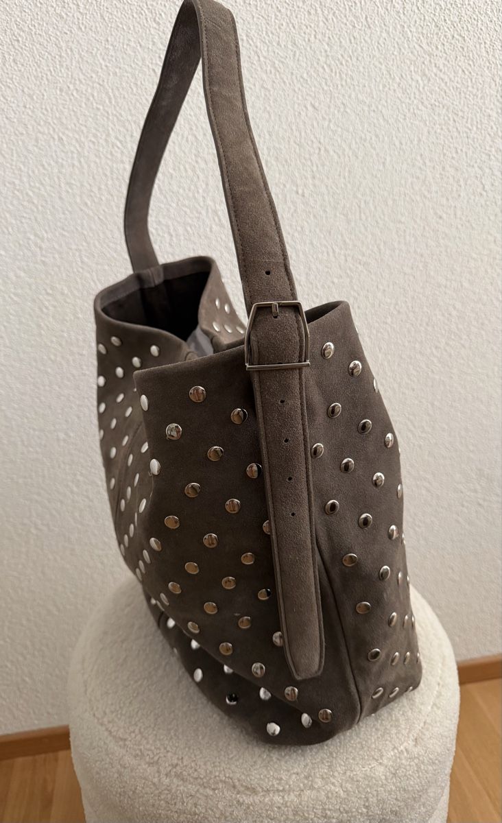 Mango Borse: Mango Bucket Bag aus Leder mit Nieten – Nuovo (secondo la descrizione) da Herisau venduto da LauraHope 2
