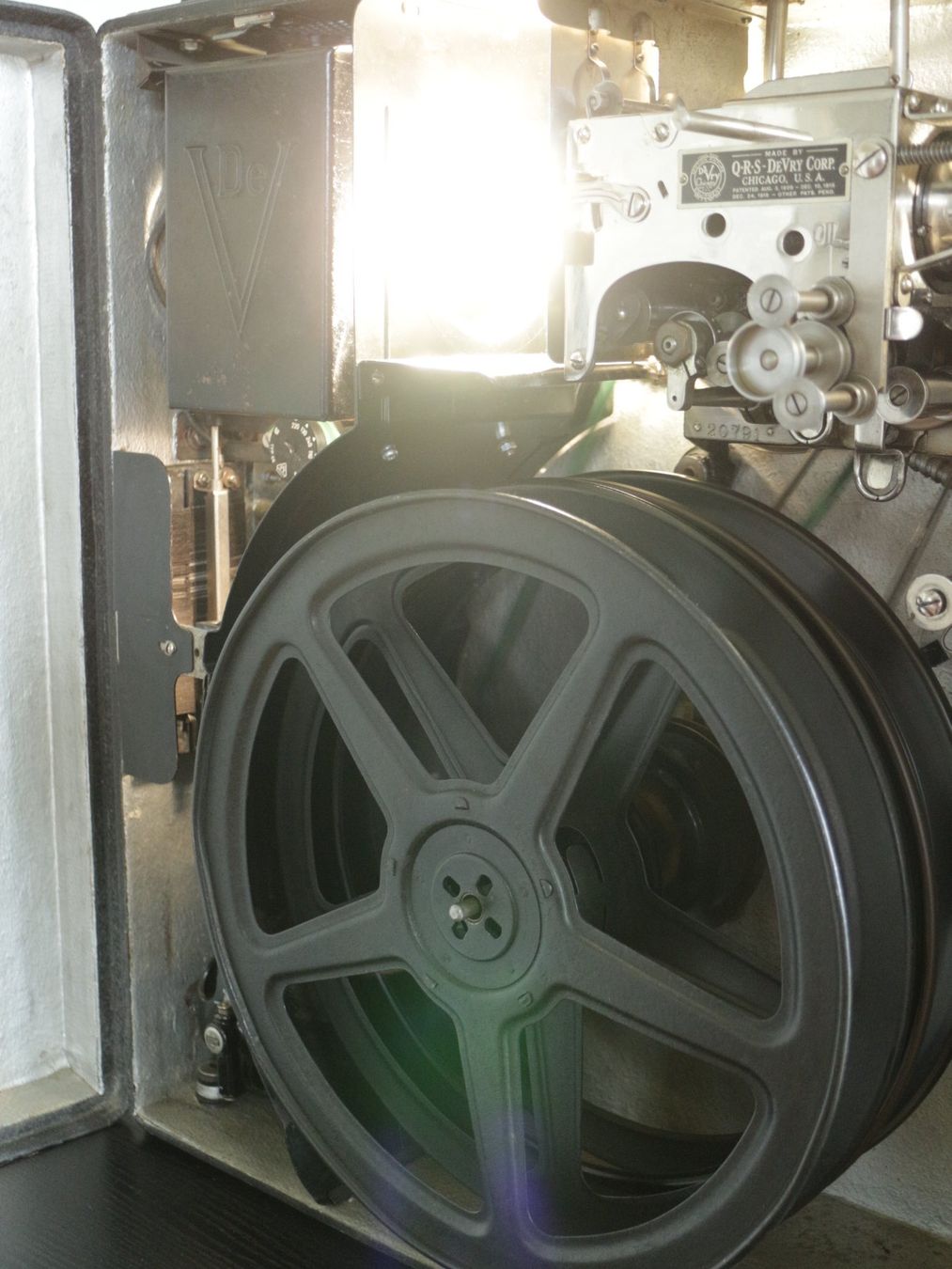 Fotocamera: DeVry 35mm Kino-Kofferprojektor 1922 – Usato da Luterbach venduto da fink4500 6