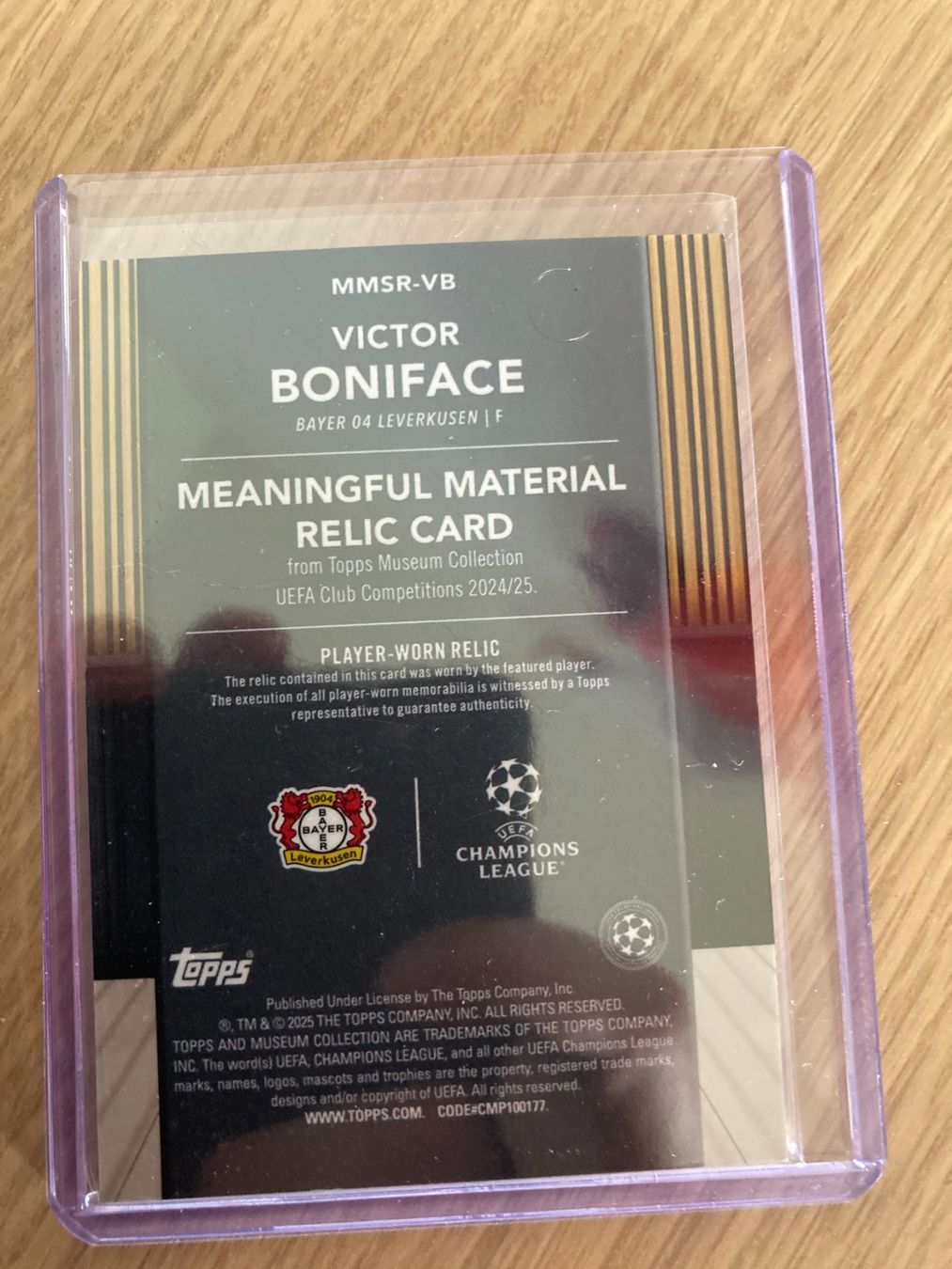 Topps Carte collezionabili: Topps Museum UEFA 24-25 - Victor Boniface Patch /199 – Usato da La Tour-de-Peilz venduto da Tyalos_Cards 1