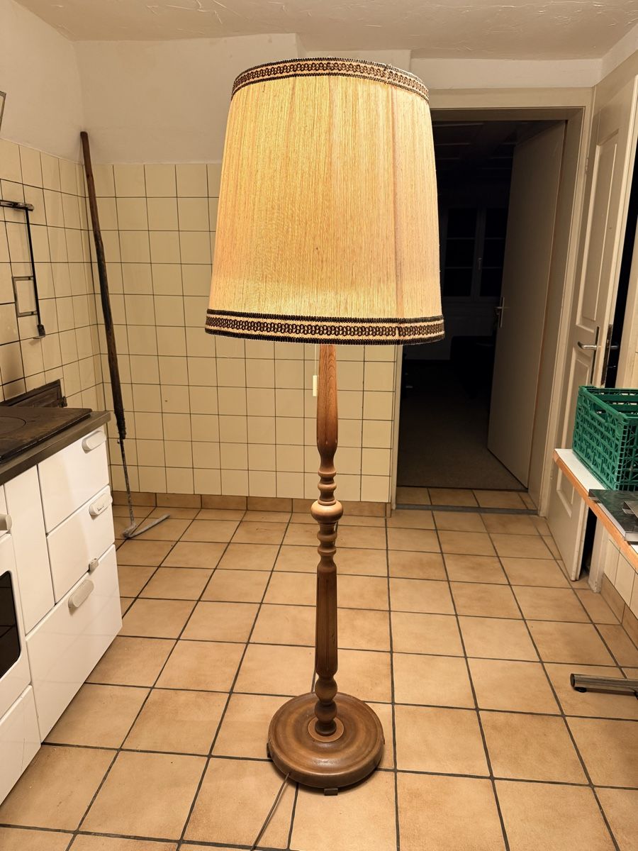 Lampen: Antike Lampe – Gebraucht aus Schafisheim von Flawiia