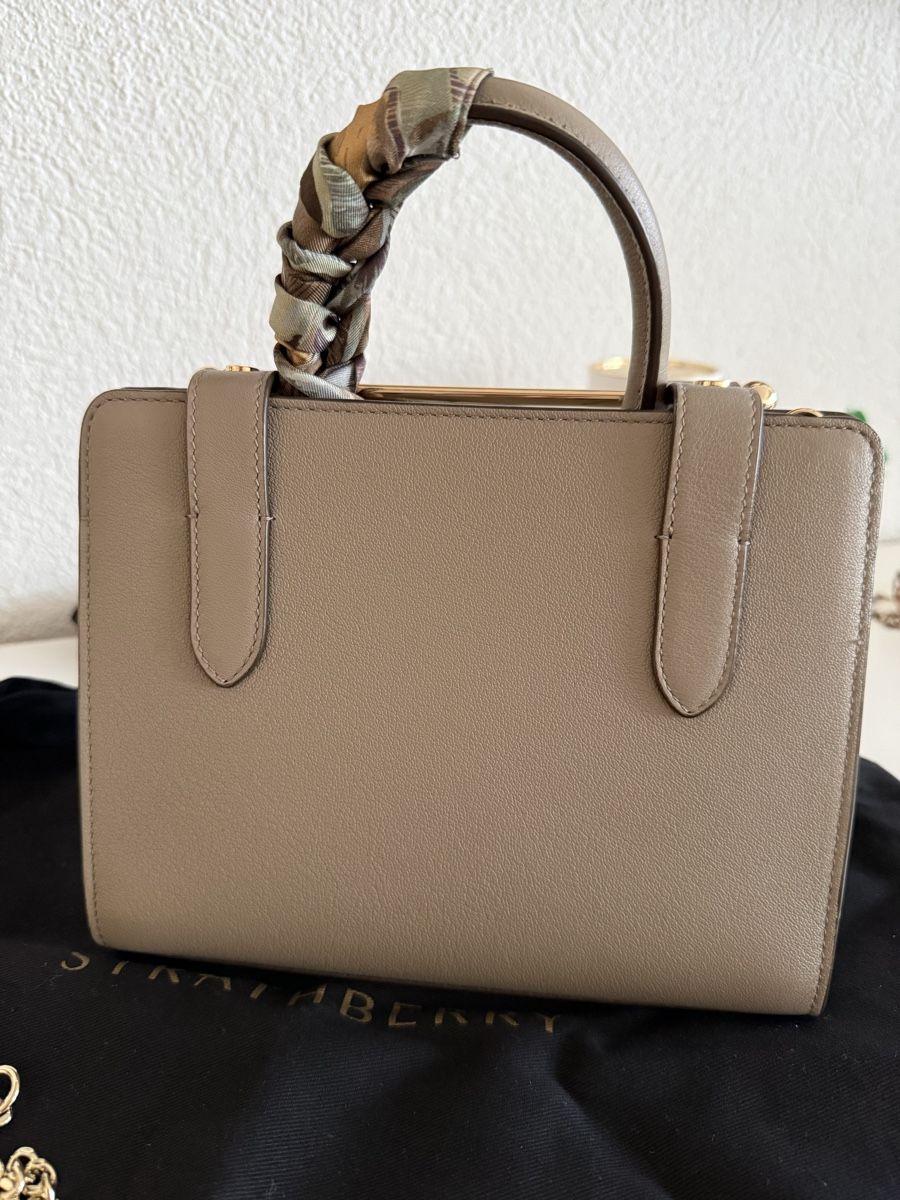 Taschen für Damen: Strathberry Mini Tote + Tuch – Neu (gemäss Beschreibung) aus Zollikofen von liindaaa 2