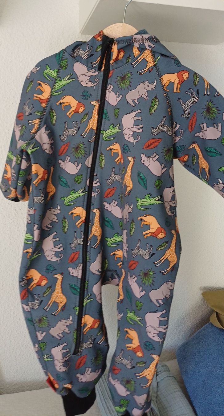 Completi: Softshell Overall mit Tiermotiv grau – Usato da Riniken venduto da Lessy-
