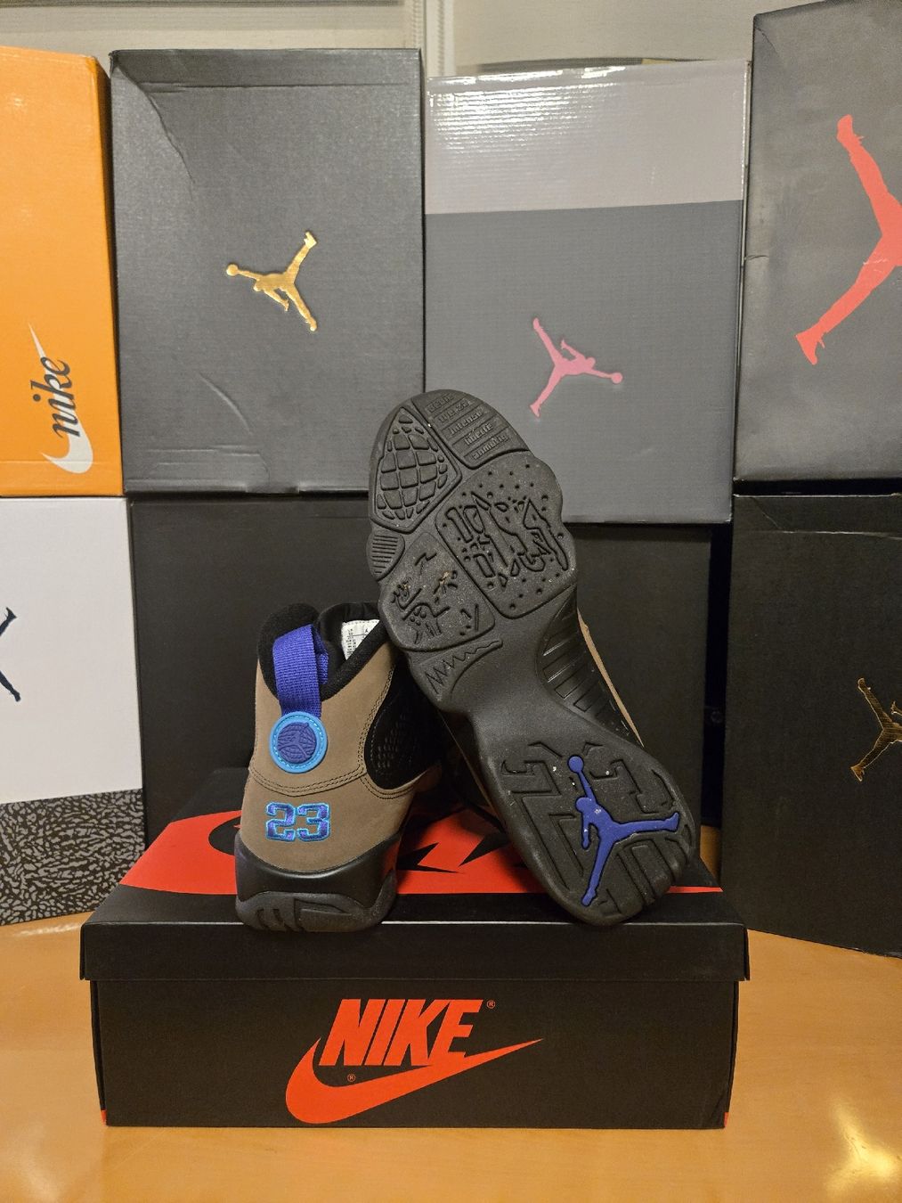 Jordan Scarpe da uomo: Jordan 9 Retro Hellolive Dunkelorange Gr. 44 – Nuovo (secondo la descrizione) da Winterthur venduto da SneakersLeo 3