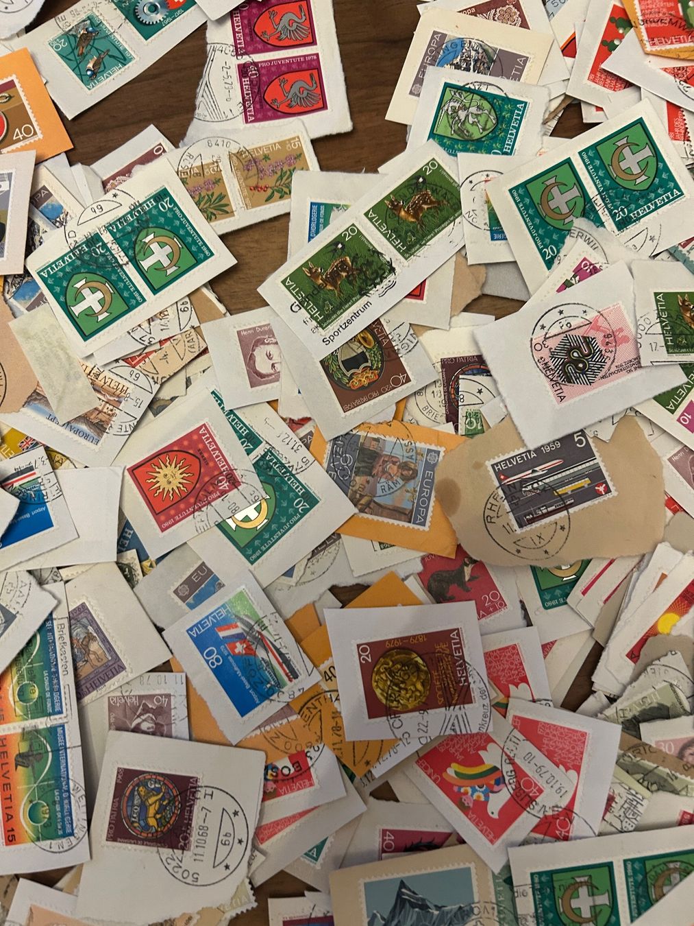 Tutti i francobolli: Schweizer Briefmarken zum Abnehmen – Usato da Unterentfelden venduto da goodproducts 4