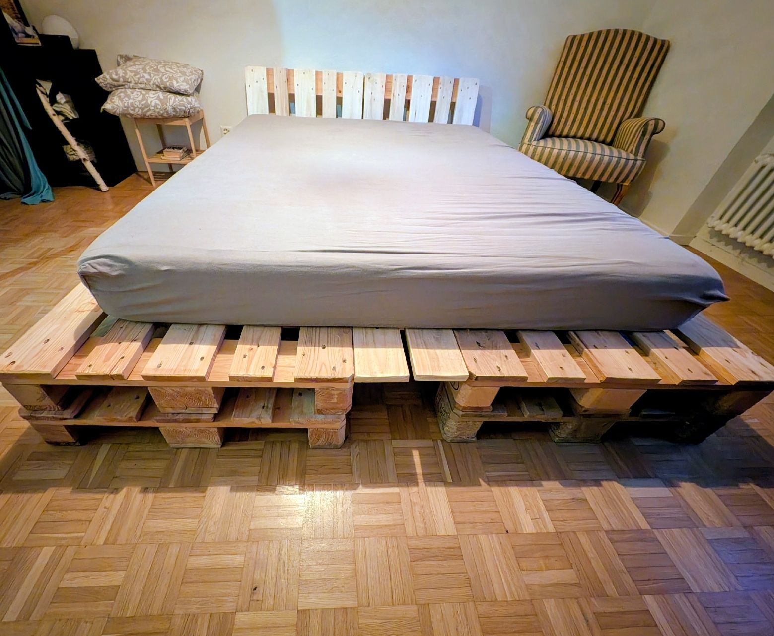 Letti: Palettenbett mit Kopfteil – Usato da Zürich venduto da ele_pwk7 1