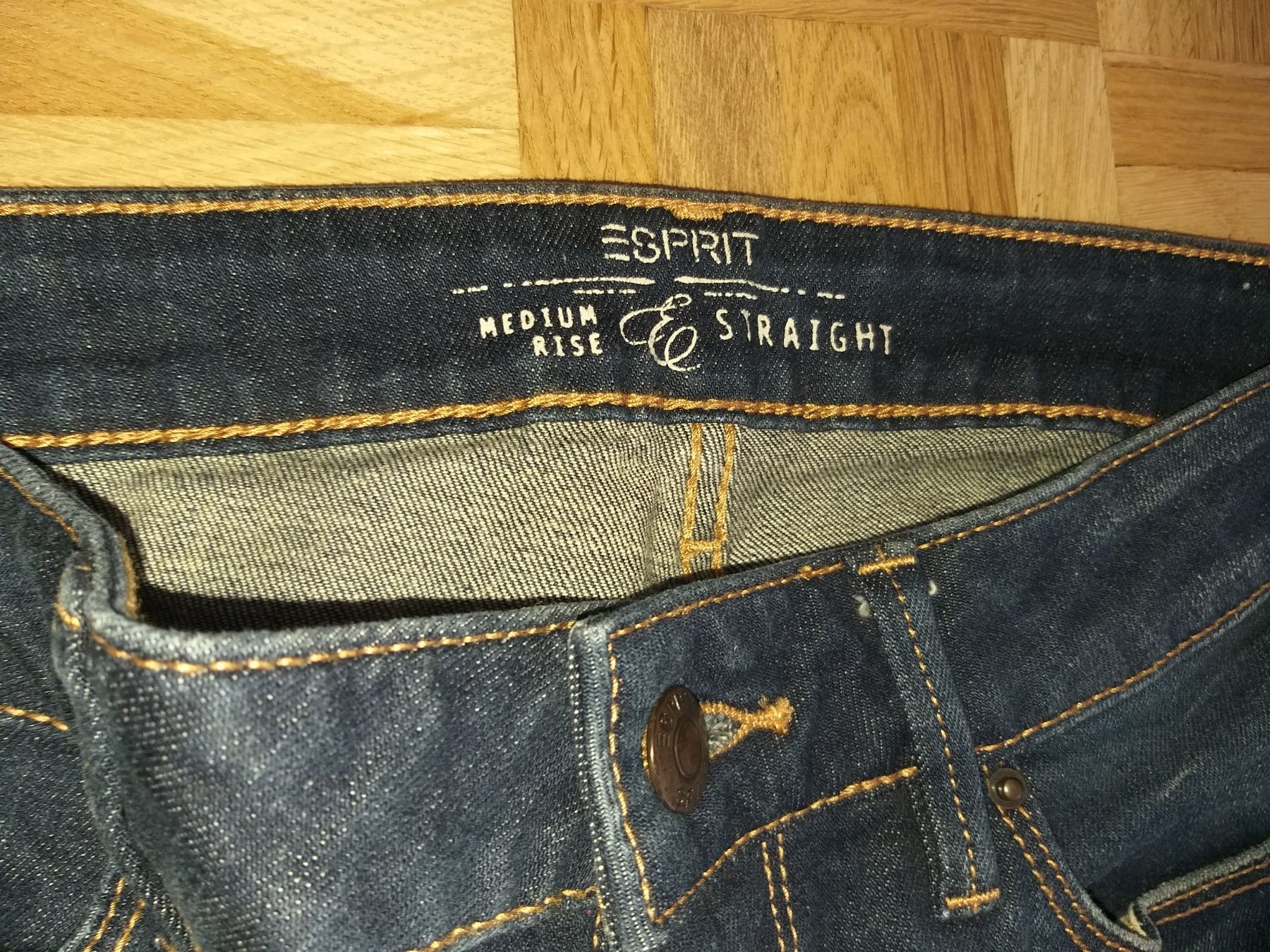 Esprit Jeans: Jeans ESPRIT  Taille/Grosse W27 L34  MEDIUM RISE  STRAIGHT – Gebraucht aus Cossonay-ville von Super-Price-Quality 2