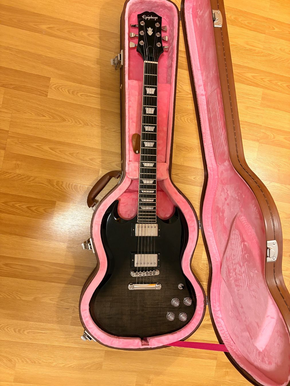 Epiphone Strumenti musicali: Epiphone SG Modern Black Fade – Usato da Emmenbrücke venduto da rob_9rg2