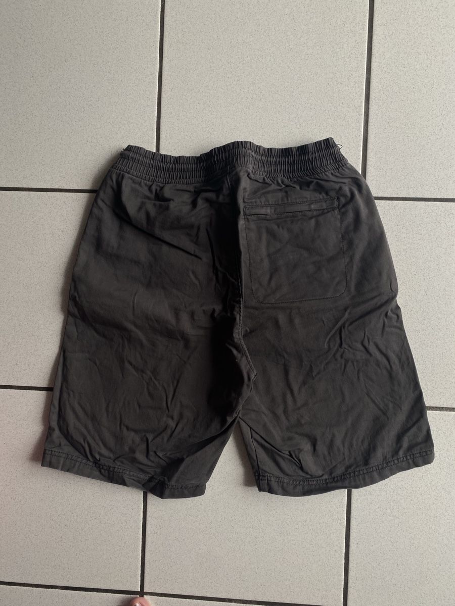Pantaloni: Shorts grau Grösse S guter Zustand – Usato da Etziken venduto da Byama 1