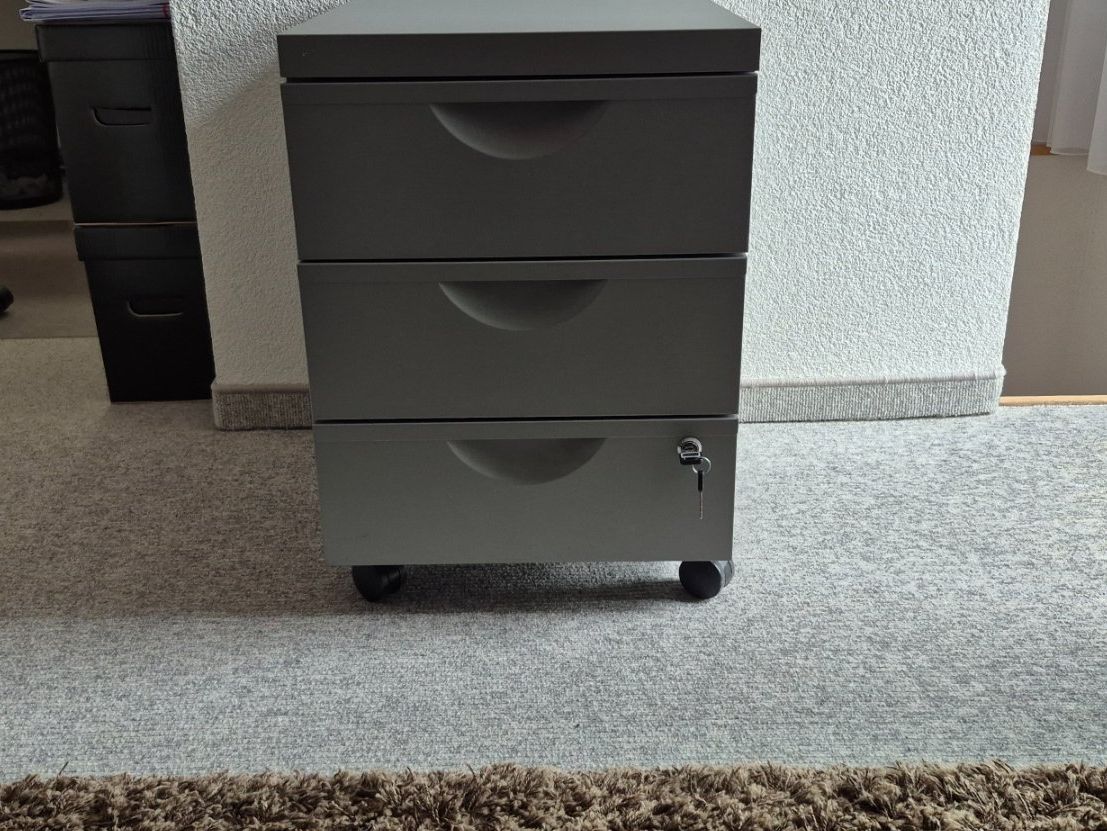 Korpus: Büro-Korpus / Rollkorpus mit Schubladen – Gebraucht aus Eggersriet von Fredb