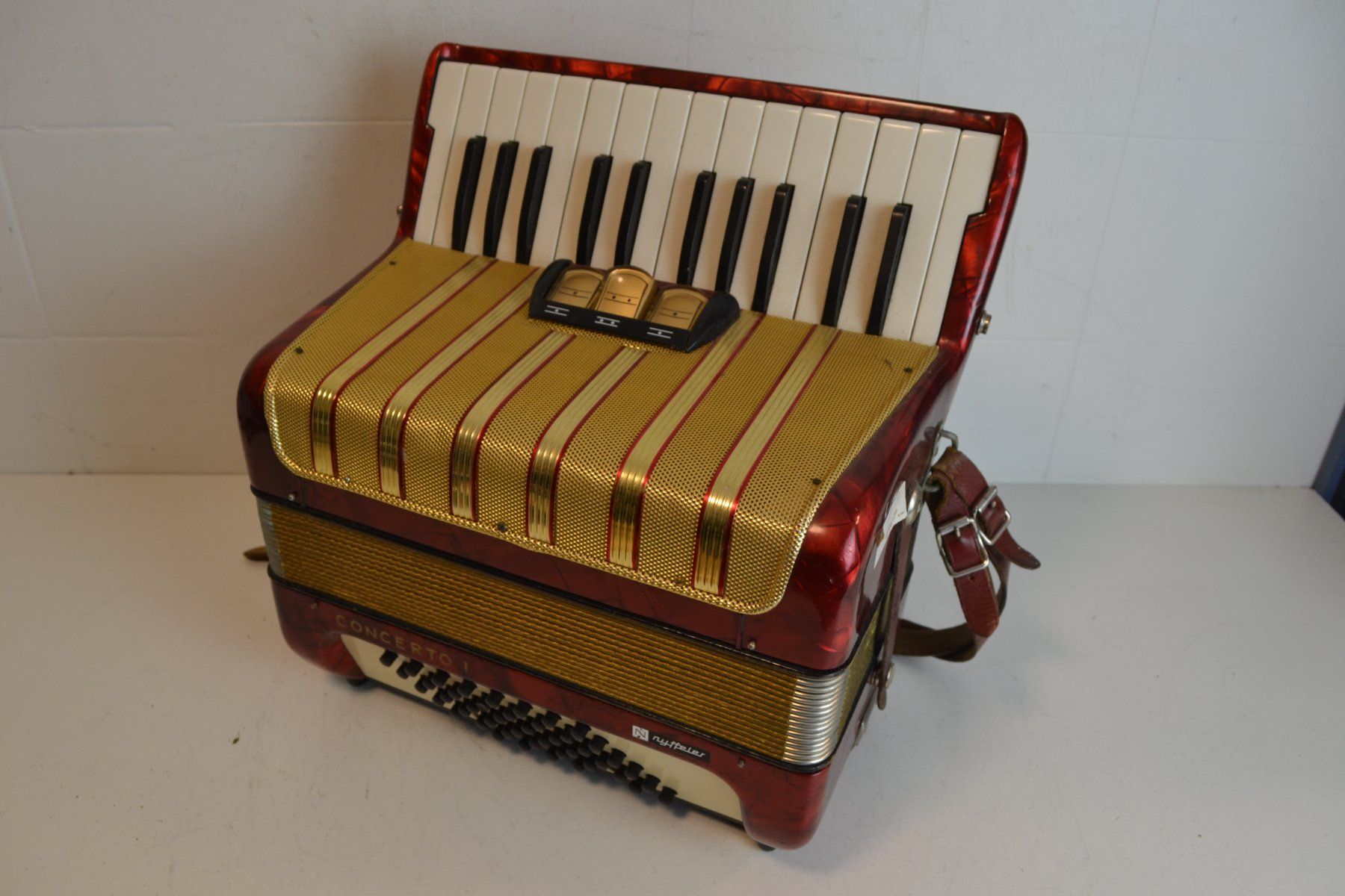 Hohner Strumenti musicali: Akkordeon chromatisch Hohner Concerto I – Usato da Zürich venduto da Brockito 2