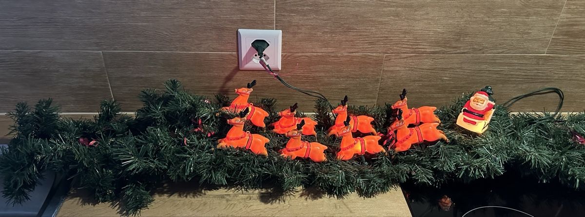 Alle Dekorationen: Vintage Nostalgie Rentiere mit Weihnachtsmann – Gebraucht aus Oberentfelden von vilibrand 2