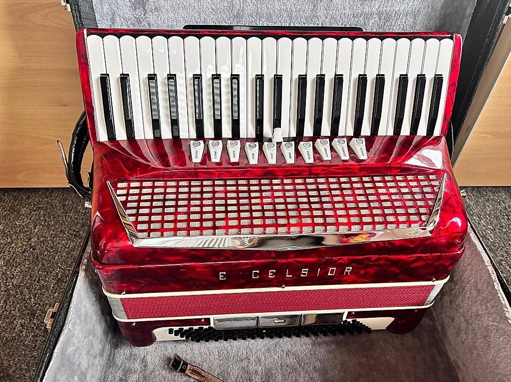 Excelsior Musikinstrumente: Accordéon Excelsior – Gebraucht aus Yverdon-les-Bains von AlexanderN11