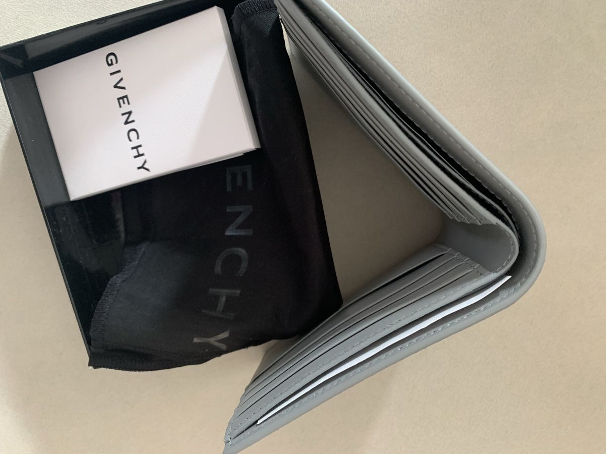 Givenchy Portafogli: Givenchy Geldbörse – Nuovo (secondo la descrizione) da Bergdietikon venduto da zor_856j 2