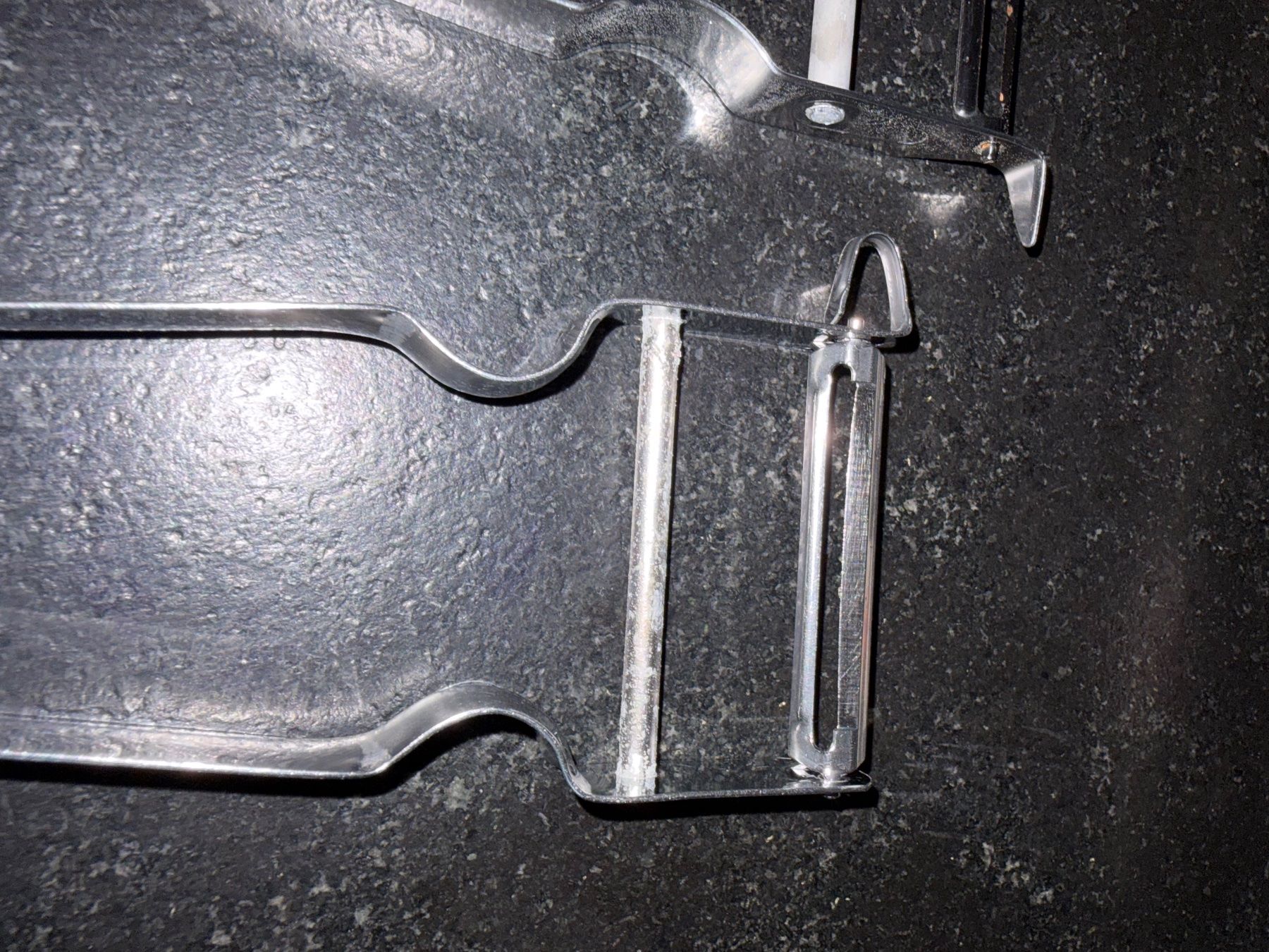 Elettrodomestici da cucina: 2 Gemüseschäler aus Metall – Usato da Obergösgen venduto da Andre118 1
