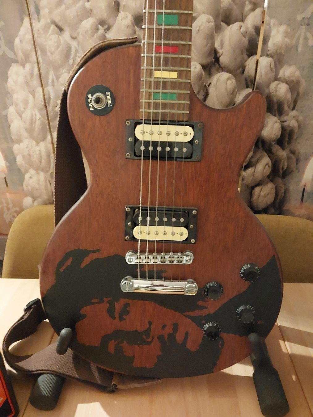 Epiphone Musikinstrumente: Epiphone Les Paul Gitarre, Bob Marley Design – Gebraucht aus Hinwil von saintbrunosaint