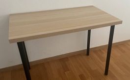 Schreibtisch 