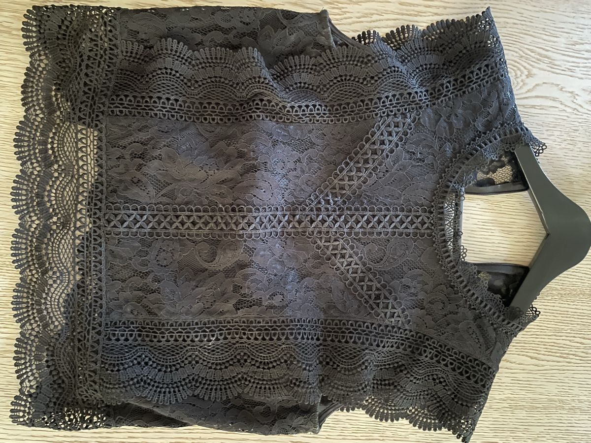 Only Top: ONLY Spitzenoberteil Schwarz Gr. M – Elegant & Chic – Usato da Heitenried venduto da Steffundsasch