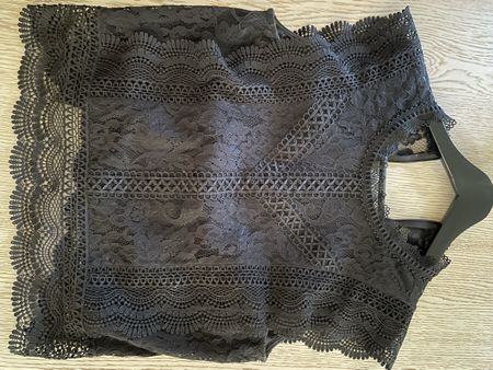 ONLY Spitzenoberteil Schwarz Gr. M – Elegant & Chic