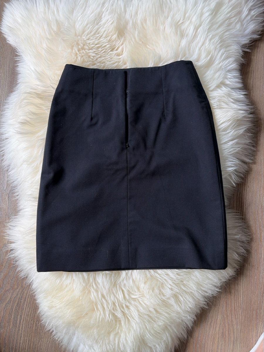 Chanel Gonne: Schwarzer Chanel Uniform Rock, Grösse 38! – Usato da Murten venduto da februari 1