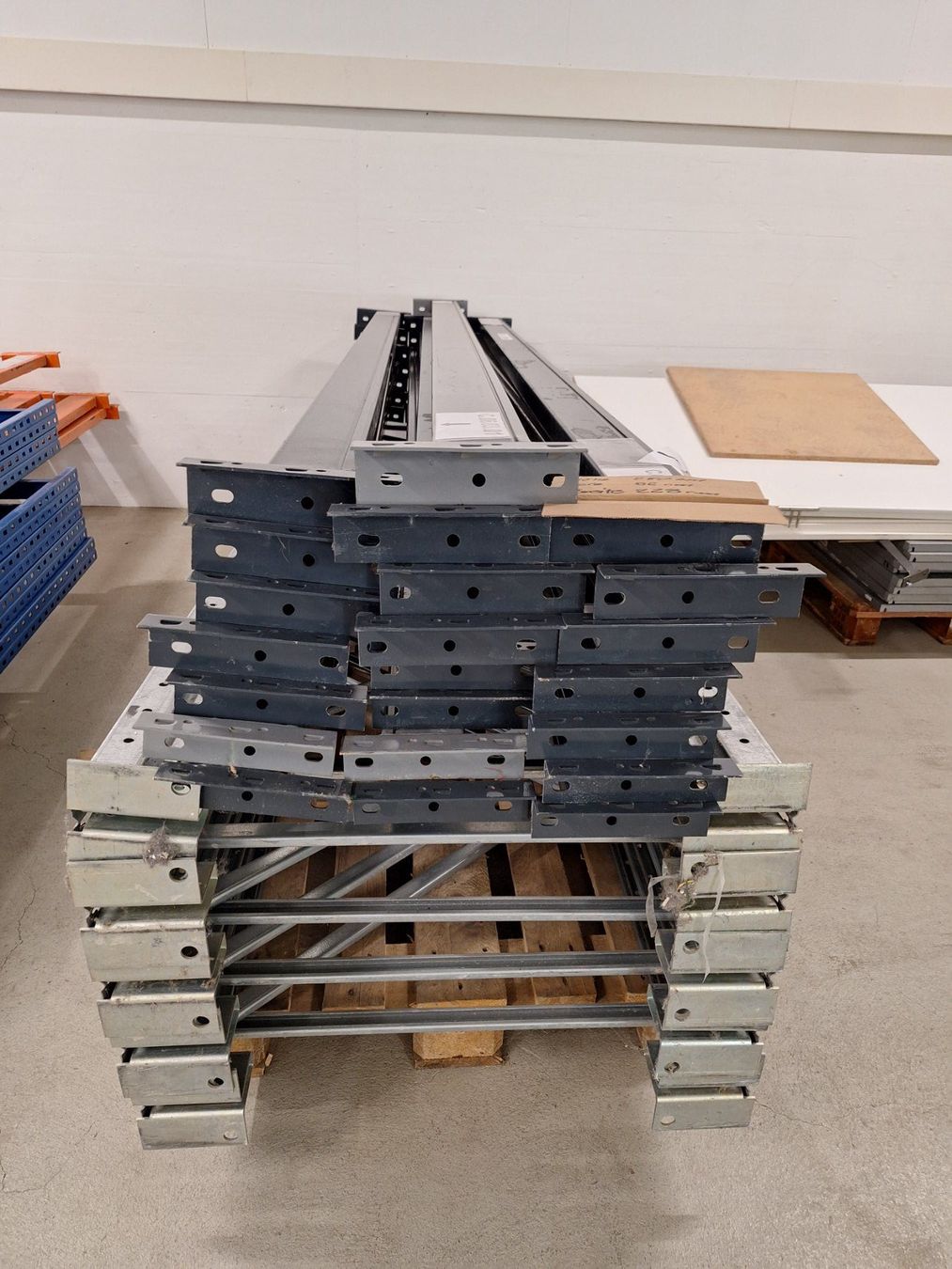 Scaffali: 8 Regale zu verkaufen m. 9 Seitenelementen & 82 Längsträgern – Usato da Kirchberg BE venduto da Hermi73 6