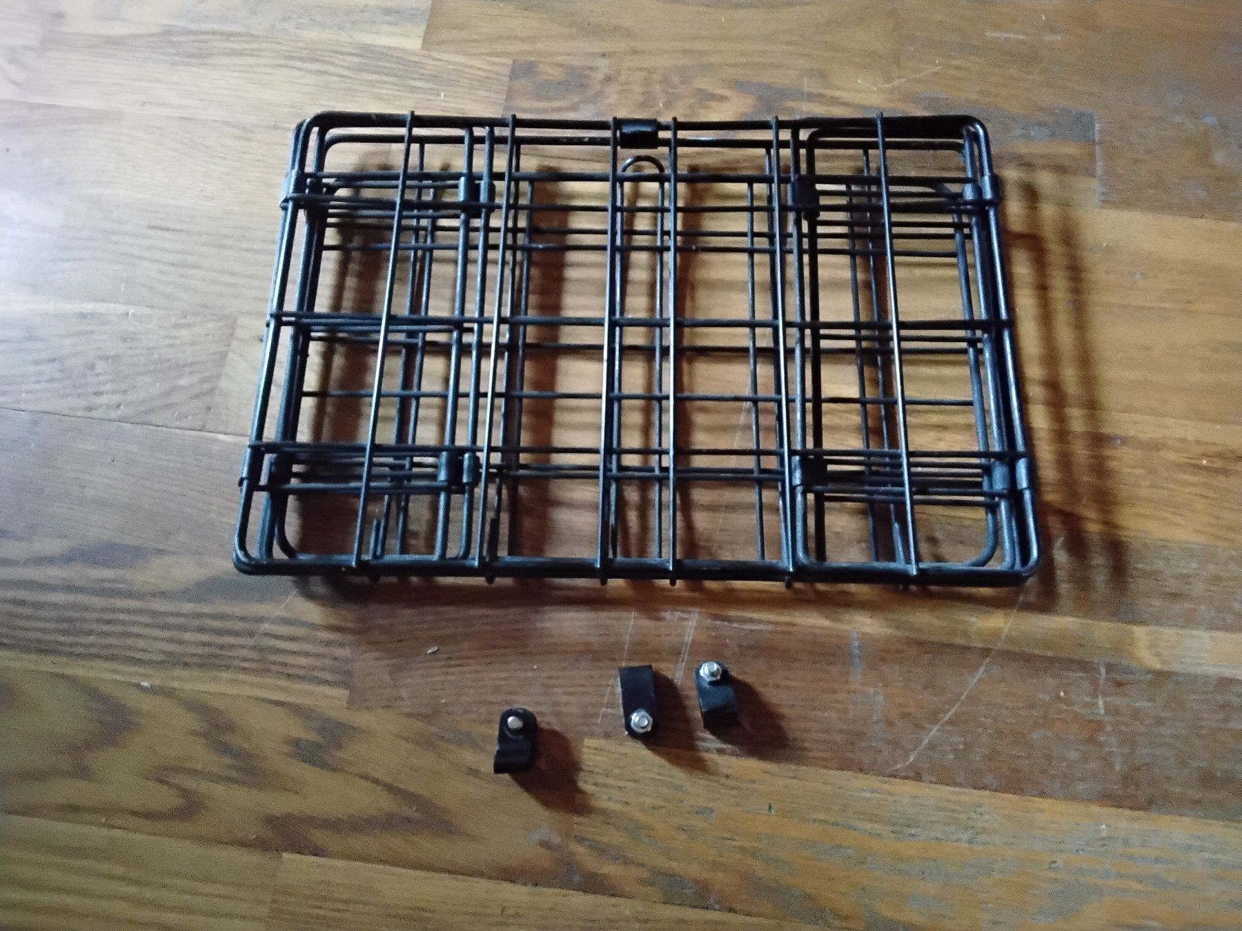 Pièces détachées: Seiten-Klappkorb Metall Gepäckträger – D'occasion à Lohn-Ammannsegg par analogis 1