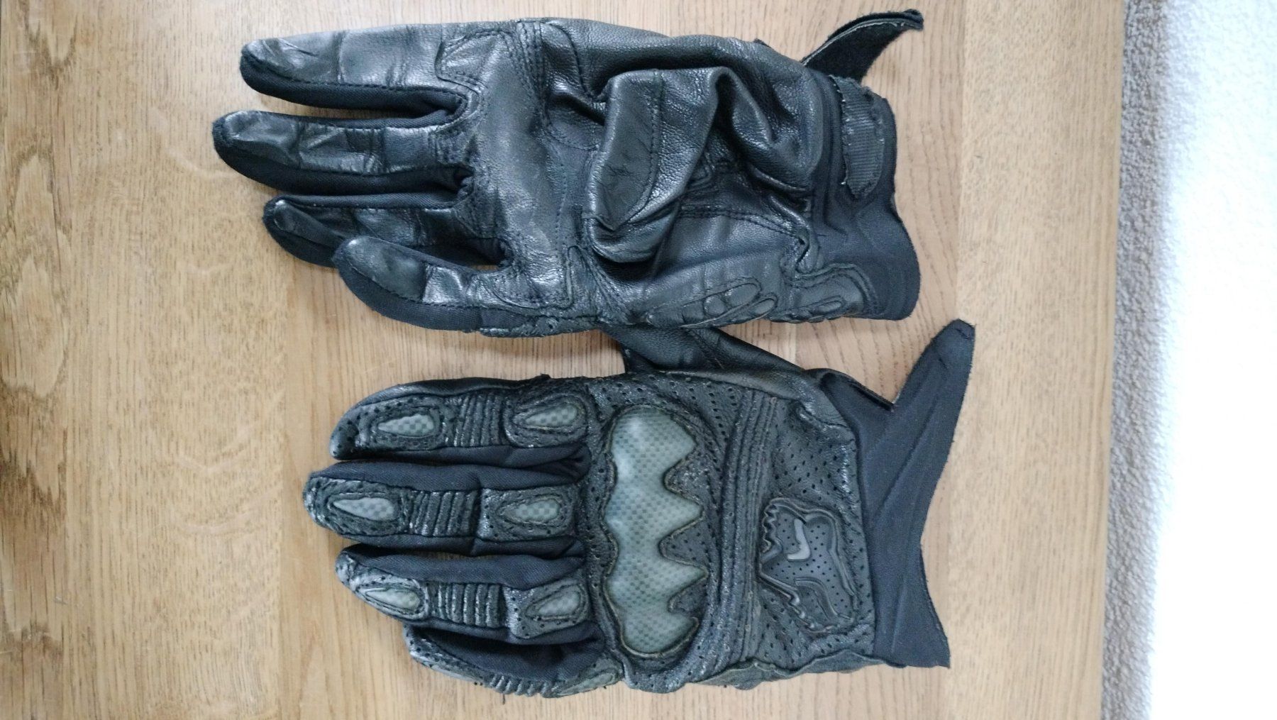 Fox Altri accessori da uomo: Fox Motorradhandschuhe Grösse M schwarz Leder – Usato da Niederhünigen venduto da Tom_Oli