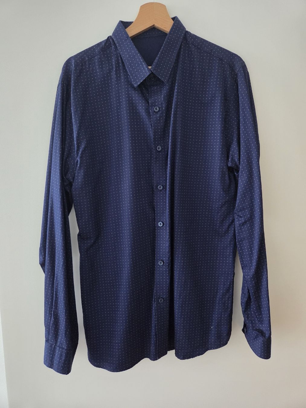 Camicie: Herrenhemd, dunkelblau m. Muster, Gr. ca. L massgeschneidert – Usato da Wetzikon ZH venduto da mar_8jrl