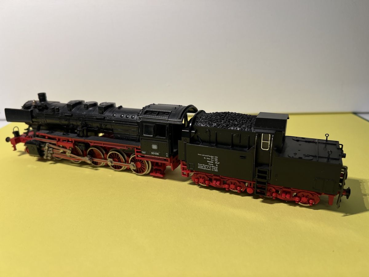 Fleischmann Modellini di ferrovie: Fleischmann Dampflok BR 50 in HO – Usato da Weinfelden venduto da Kammerflimmern 3
