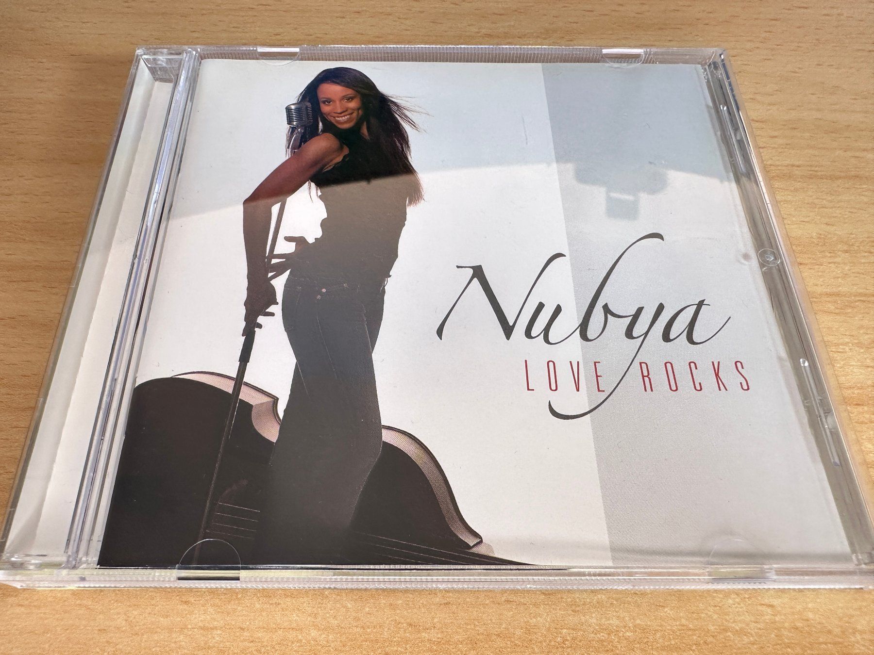 CD: Nubya – Love Rocks – Usato da Rikon im Tösstal venduto da Alpenmutz