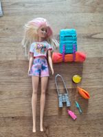 Barbie Wanderin mit Rucksack und Schlafsack + Zubehör