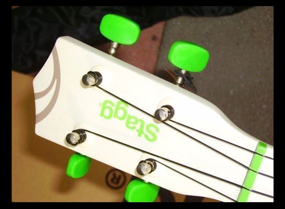 Instruments de musique: Ukulele weiss mit Zebra – Neuf (Voir description) à Wädenswil par khira 3