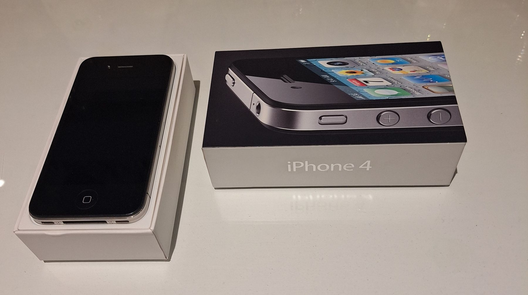 Apple Telefoni cellulari / Smartphones: Apple iPhone 4 schwarz Retro Smartphone mit Originalverp. – Usato da Sissach venduto da luvama 3