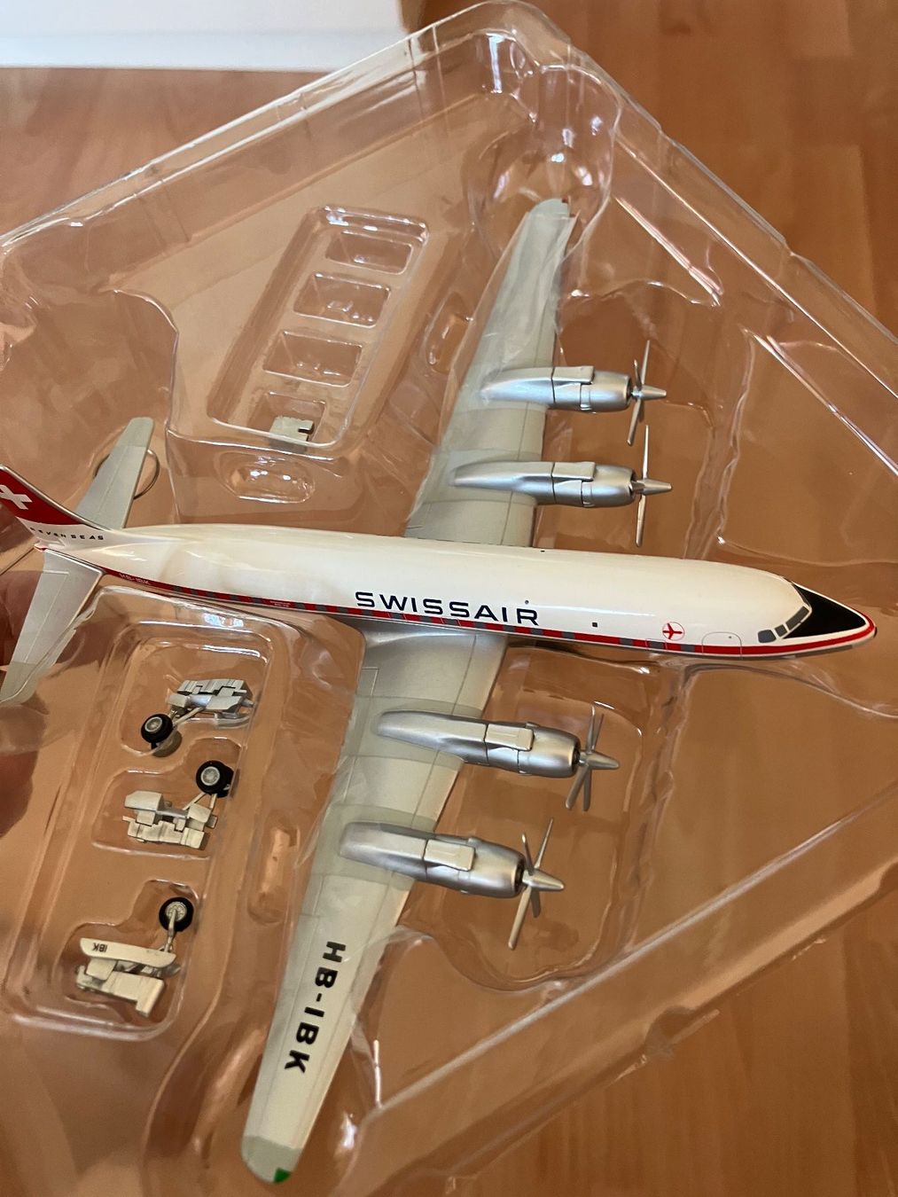 Swissair Kit di modellismo & Modellini statici: Swissair DC-7 HB-IBK Hobbymaster 1:200 Model – Usato da Zürich venduto da Classic_Collection_Zurich