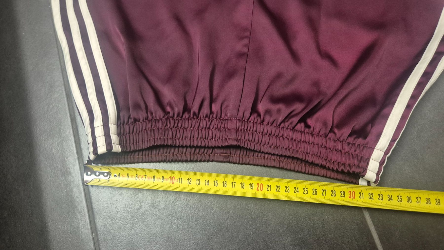 Adidas Pantaloni: Adidas burgundy shorts size S – Usato da Zürich venduto da monadiederich 4