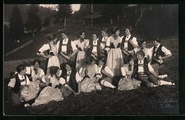 Foto-AK Gruppe von Männern und Frauen i