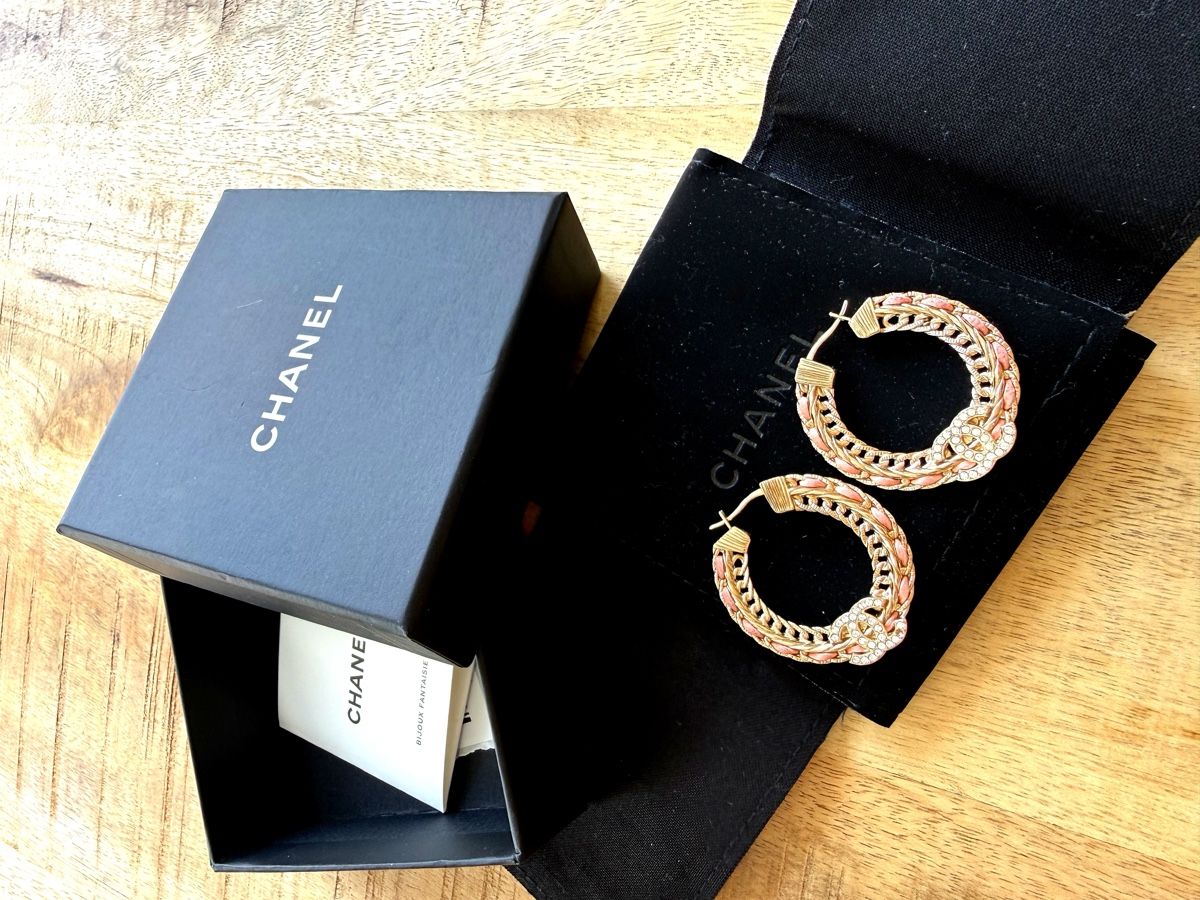 Chanel Orecchini pendenti & Orecchini a lobo: Chanel Hoop Earrings Gold/Rose – Nuovo (secondo la descrizione) da Hünenberg See venduto da wal_9hgn