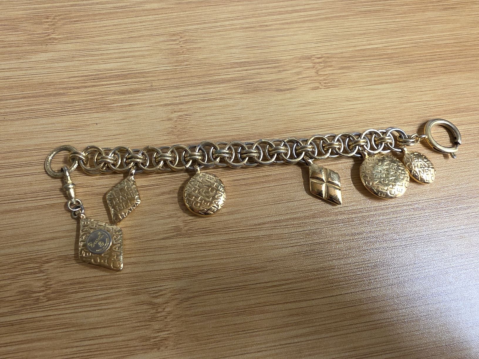 Chanel Bracciali & Braccialetti: Bracelet CHANEL – Usato da Val-d'Illiez venduto da AntiqueG 5