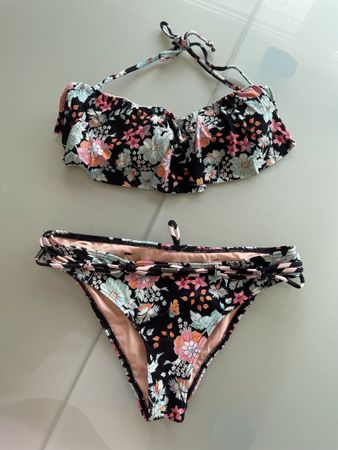 Maillot de bain fleuri O’neill, taille 38 🌺