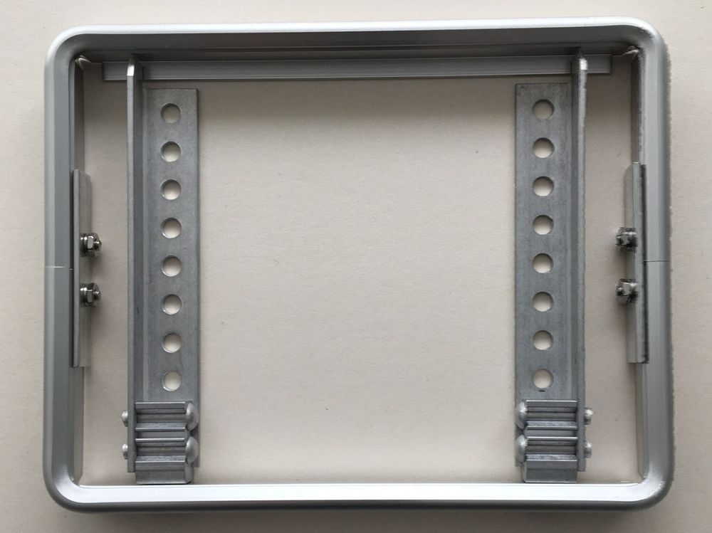 Nummernrahmen aus Aluminium Silber 1