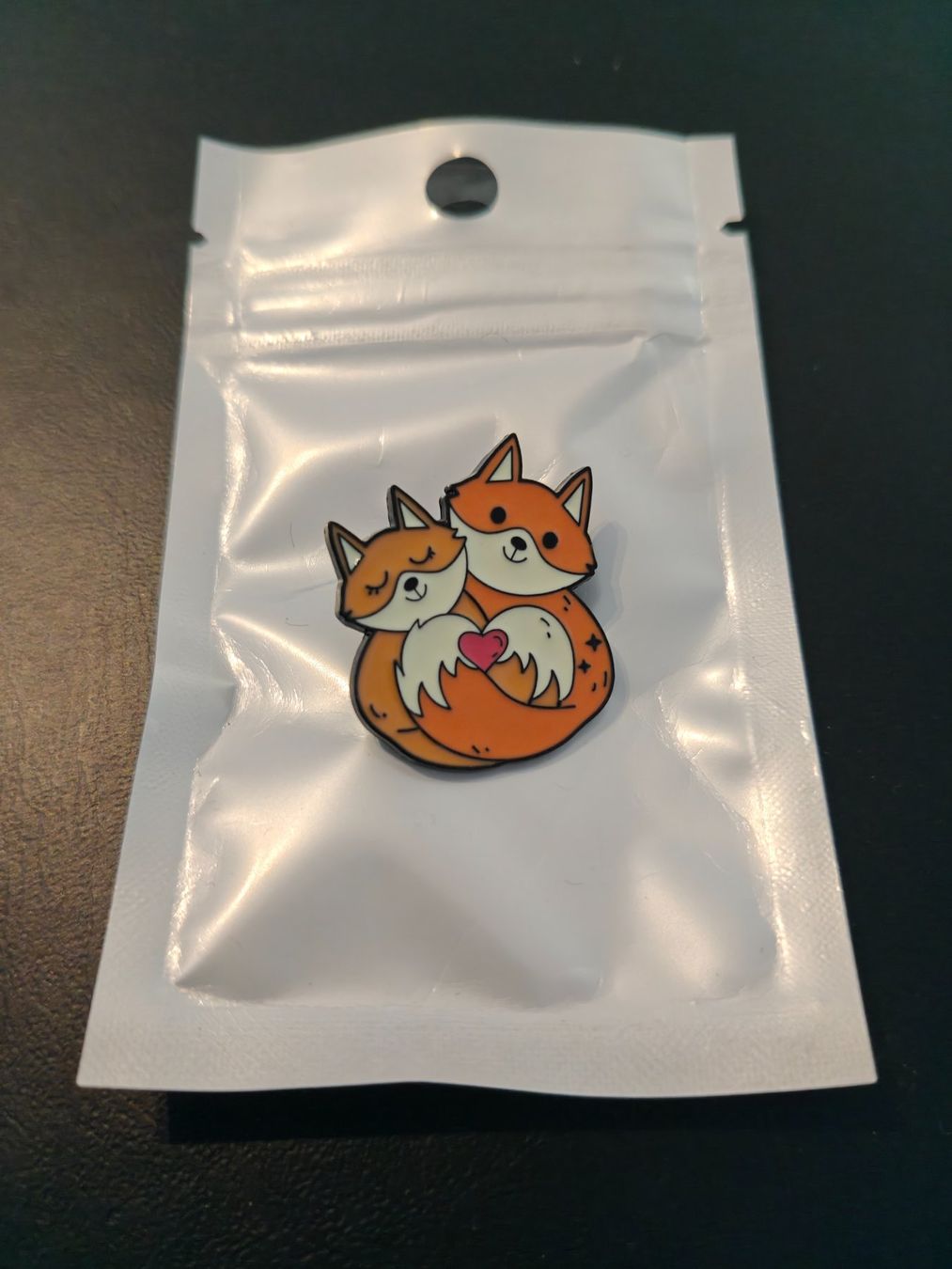 Spille & Fermagli: Fuchs / Fox / Renard / Volpe Pin – Nuovo e nell'imballaggio originale da Vaglio venduto da Dabia
