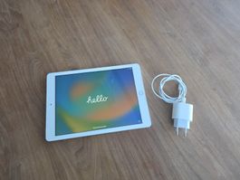 Apple iPad 5th Generation, weiss guter Zustand