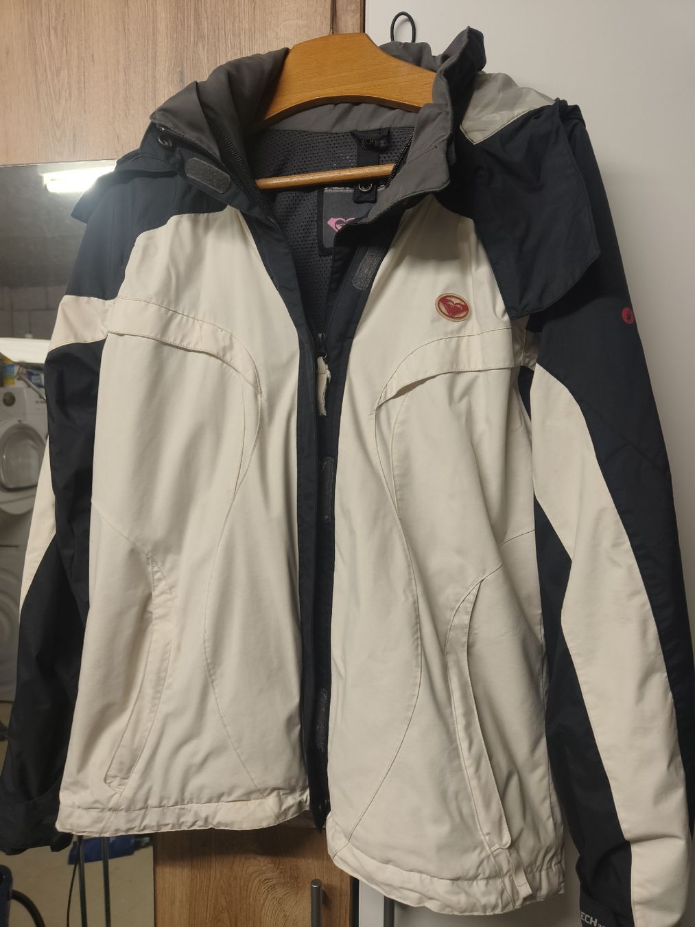Roxy Jacken: Winterjacke Wind- (Snowboardjacke) – Gebraucht aus Biberist von Virginie_S