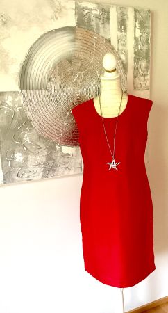Wunderschönes neues rotes Etui Kleid in Grösse 40, gefüttert