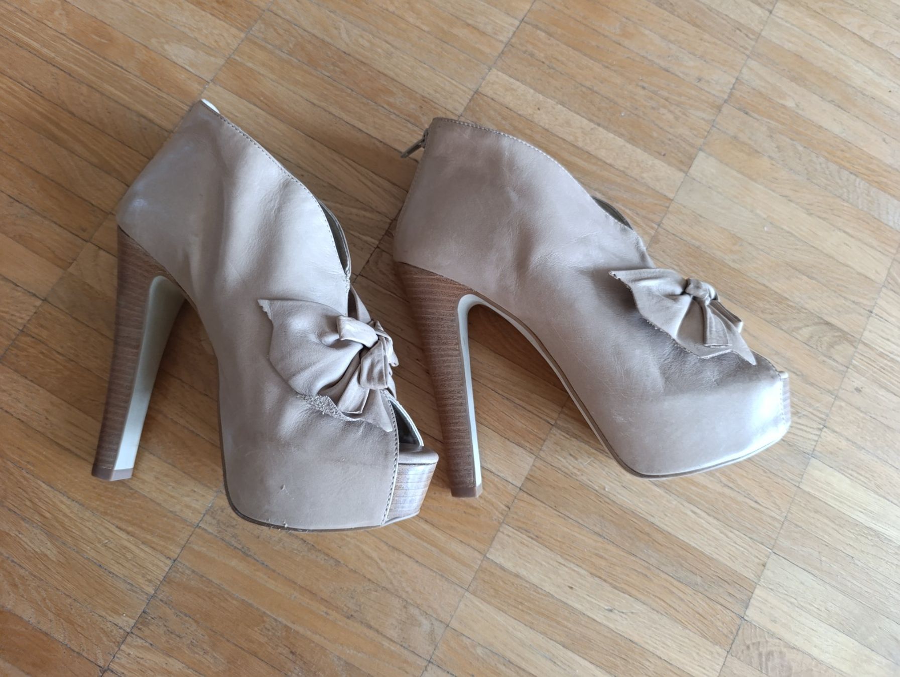 Stuart Weitzman Scarpe da donna: ALDO Beige Peep Toe Ankle Boots Gr 40. – Usato da Zürich venduto da VorlonShadow 3