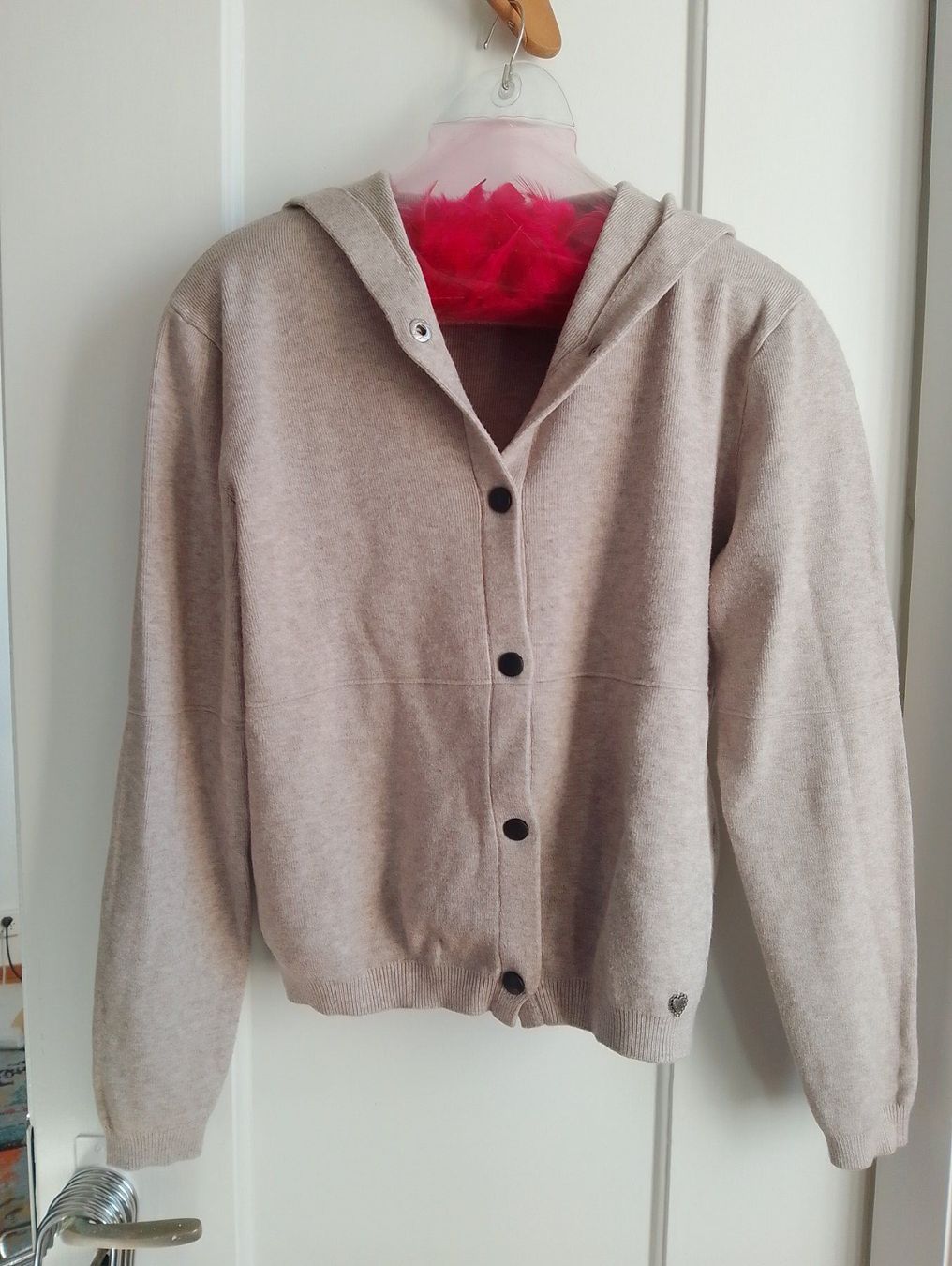 Giacche: Schöne Kapuzen-Strickjacke ca. Grösse 40 – Usato da Luzern venduto da Seri4